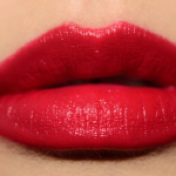 MAC - Love Me Lipstick. Shade : Give Me Fever - Picture 5 of 5